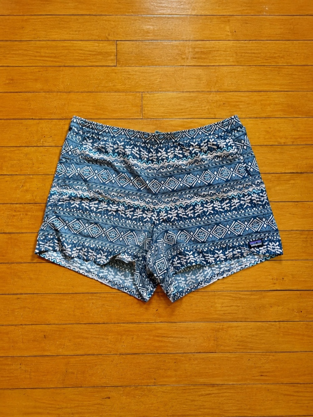 Patagonia Women's Baggies Shorts Size XL 5" Aztec Tribal Outdoor Blue 57058